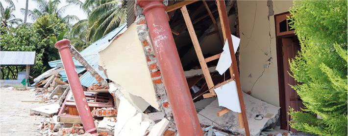 スラウェシ島の地震被災地支援
